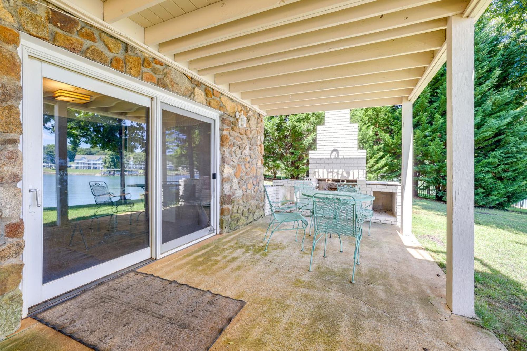 Smith Mountain Lake Retreat With Private Beach! Huddleston Εξωτερικό φωτογραφία