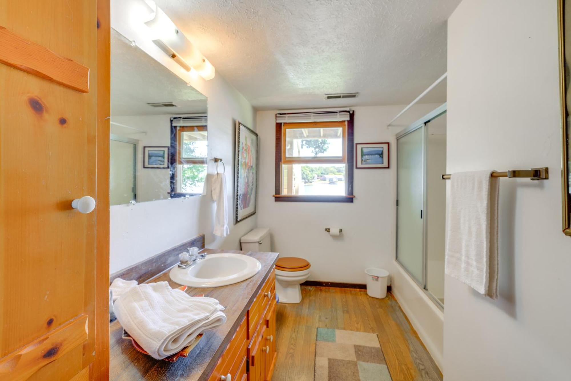 Smith Mountain Lake Retreat With Private Beach! Huddleston Εξωτερικό φωτογραφία