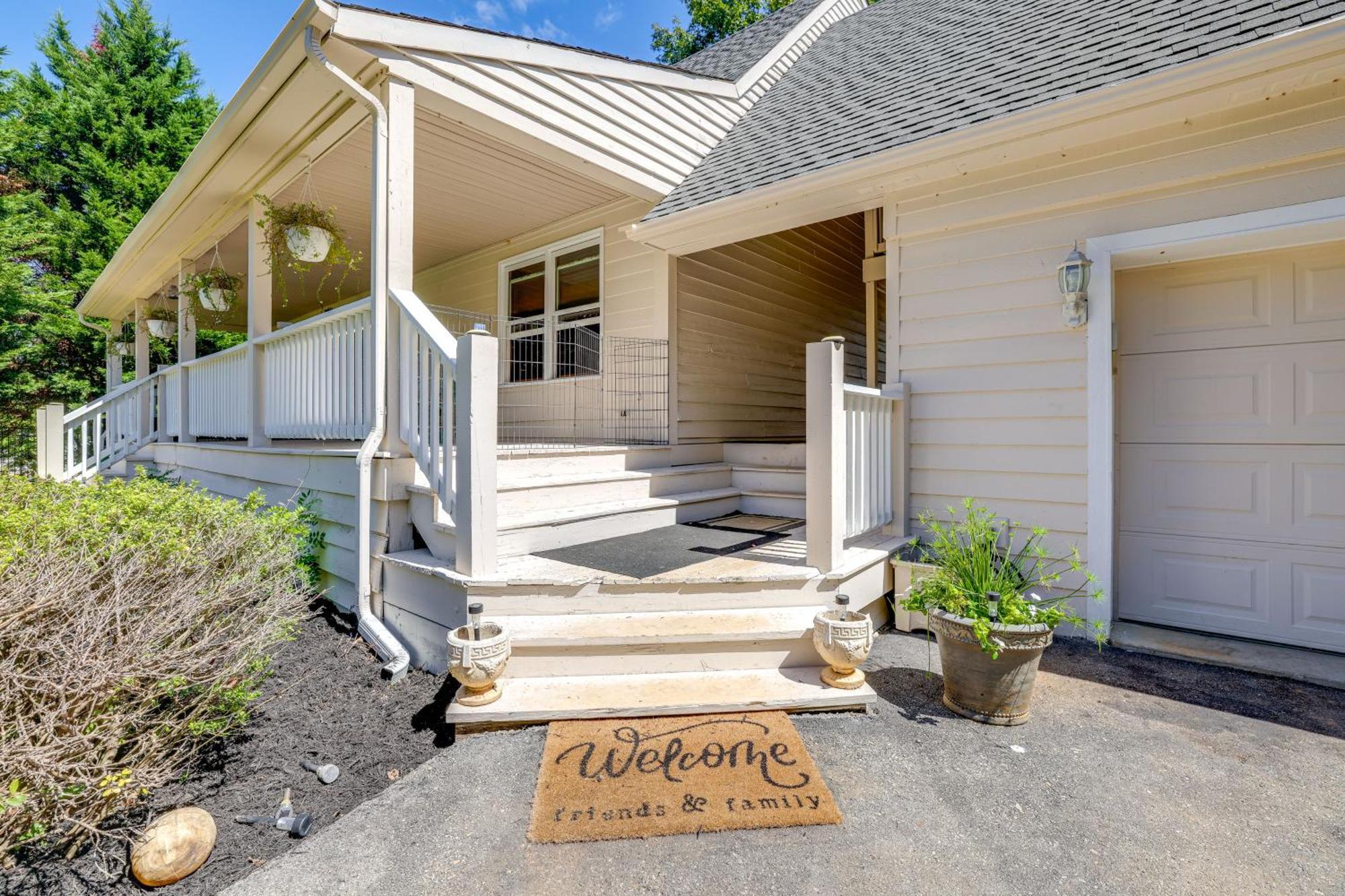 Smith Mountain Lake Retreat With Private Beach! Huddleston Εξωτερικό φωτογραφία