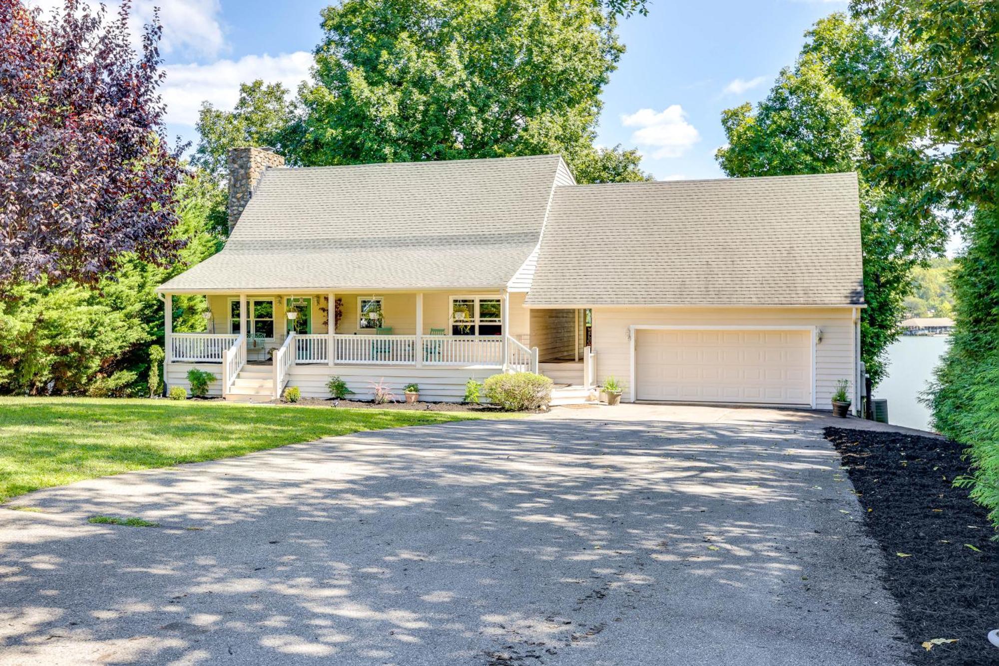Smith Mountain Lake Retreat With Private Beach! Huddleston Εξωτερικό φωτογραφία