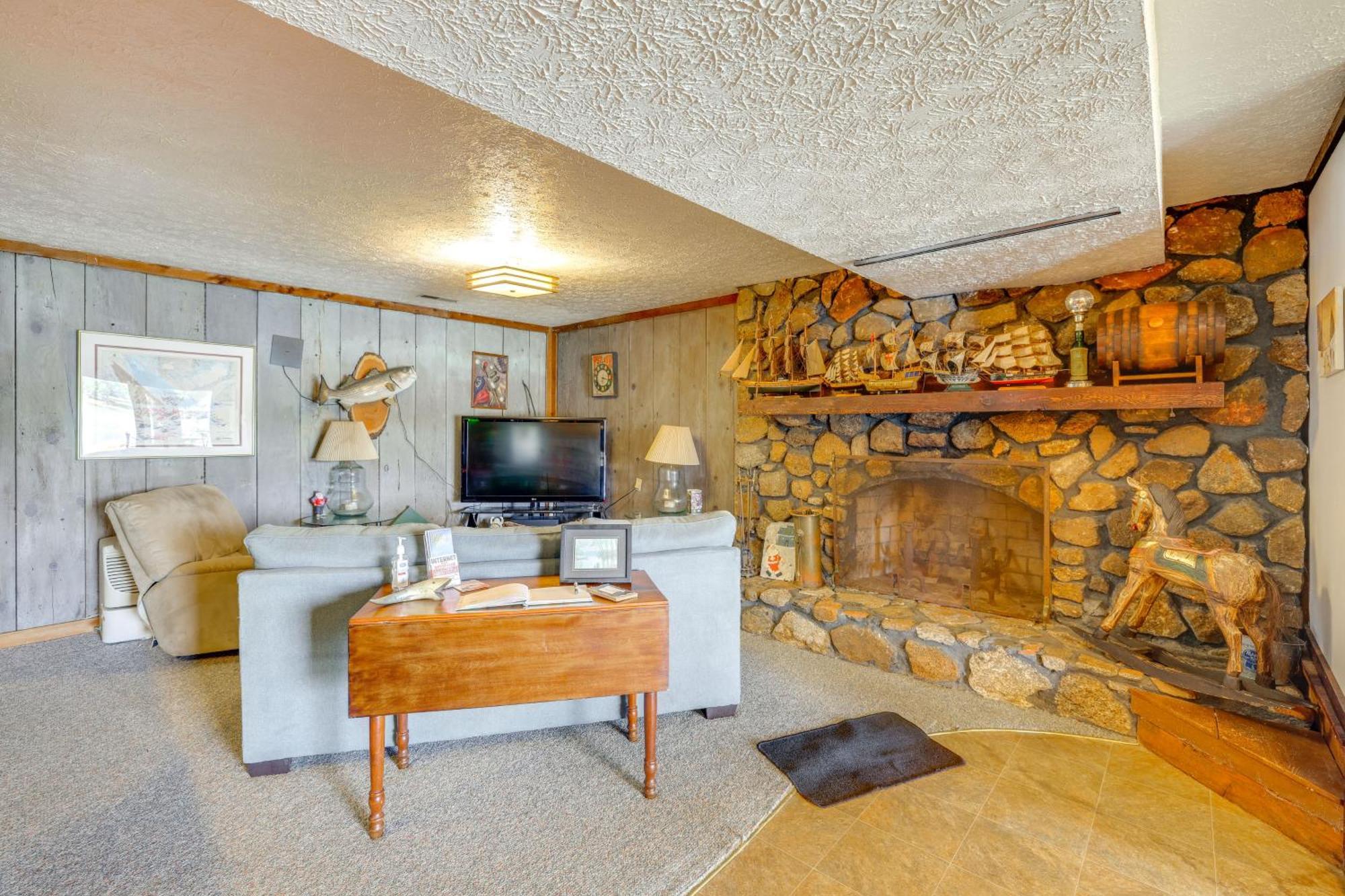 Smith Mountain Lake Retreat With Private Beach! Huddleston Εξωτερικό φωτογραφία