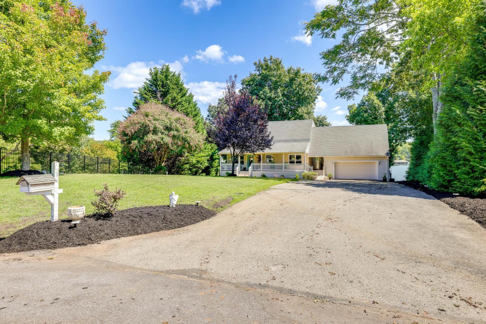 Smith Mountain Lake Retreat With Private Beach! Huddleston Εξωτερικό φωτογραφία