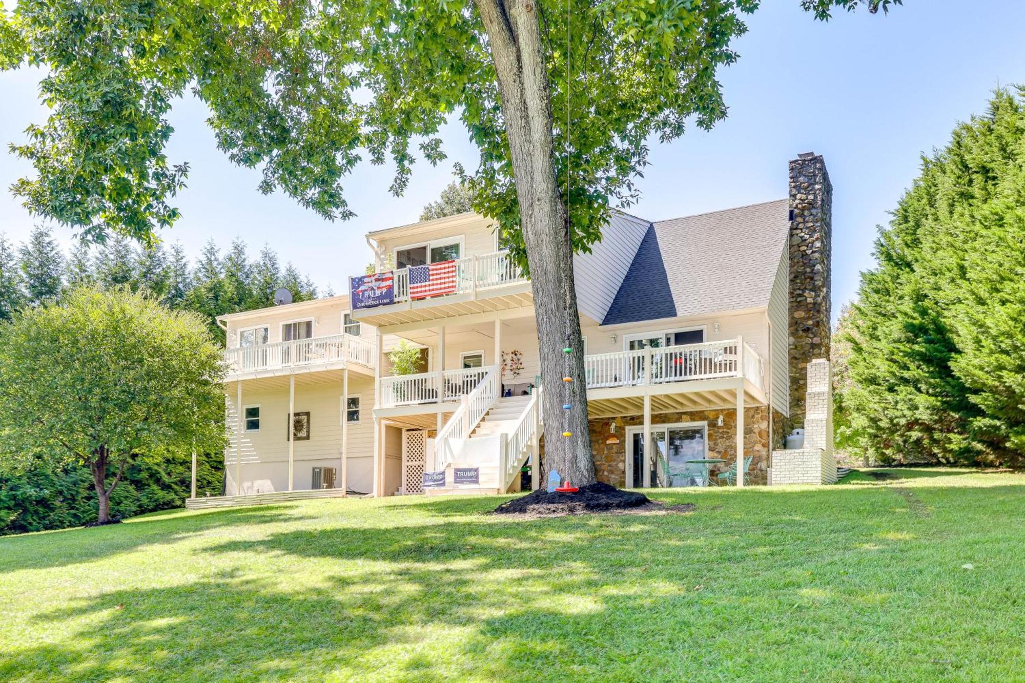 Smith Mountain Lake Retreat With Private Beach! Huddleston Εξωτερικό φωτογραφία